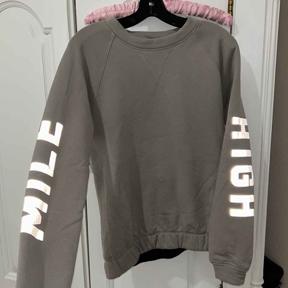 RARE lululemon fleece lined sweatshirt size 4.